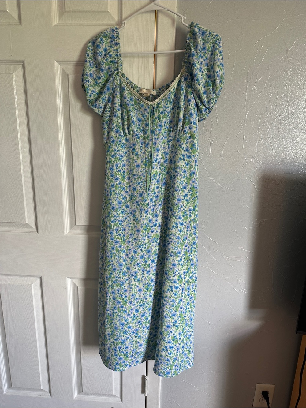 Floral Puff-Sleeve Midi Dress in Blue & Green